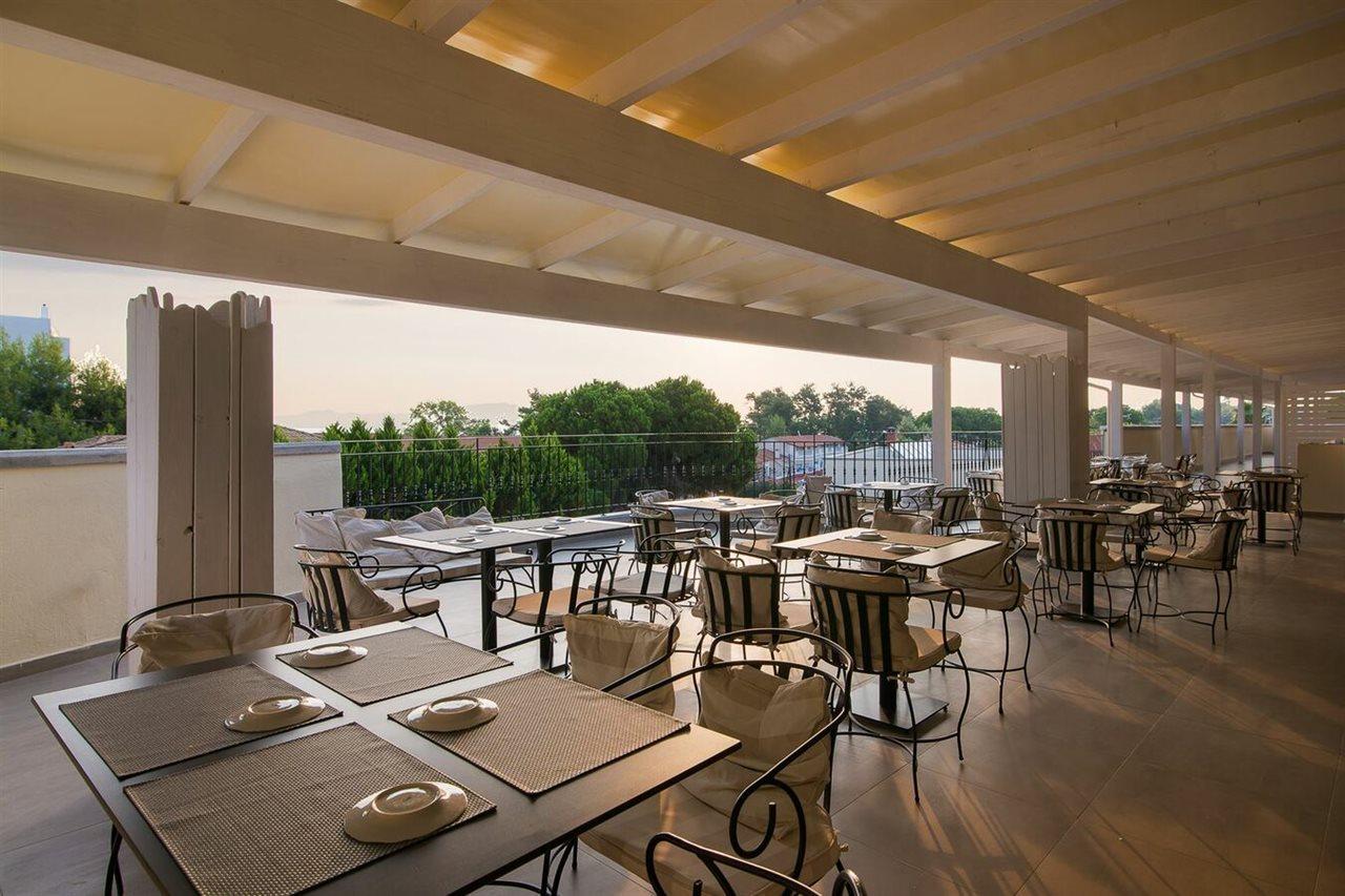 Neikos Mediterraneo Luxury Suites ฮานิโอติ ภายนอก รูปภาพ