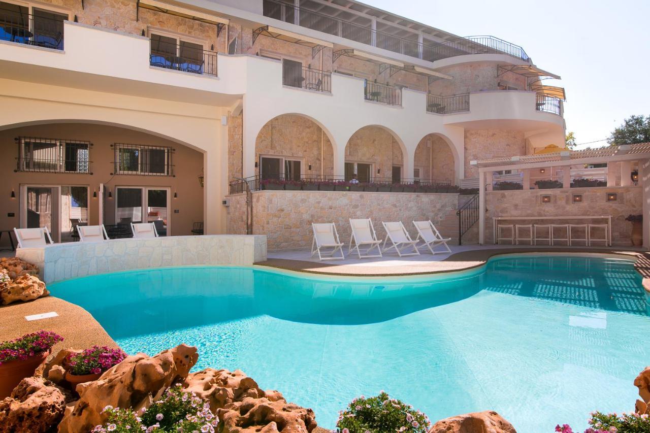 Neikos Mediterraneo Luxury Suites ฮานิโอติ ภายนอก รูปภาพ