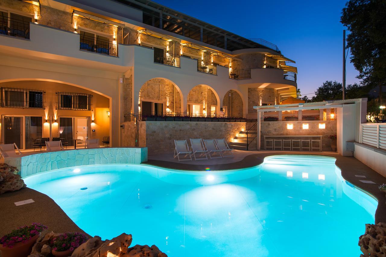 Neikos Mediterraneo Luxury Suites ฮานิโอติ ภายนอก รูปภาพ