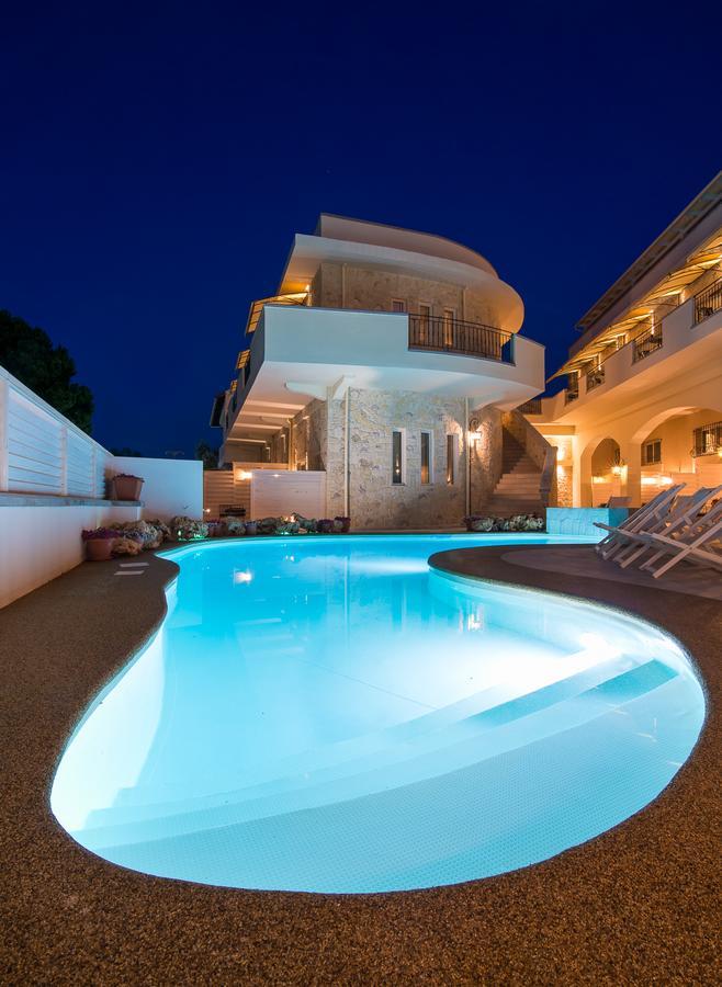 Neikos Mediterraneo Luxury Suites ฮานิโอติ ภายนอก รูปภาพ